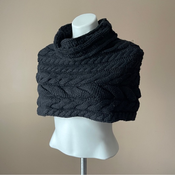 BCBG MAXAZRIA | Black Chunky Knit Turtle Neck Shoulder Cape Sweater Sz OS - Picture 2 of 9